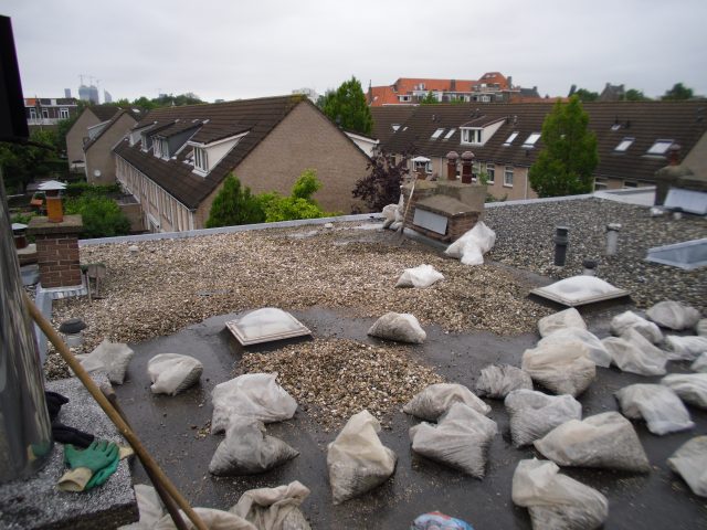 Verwijderen oude grindlaag plat dak Rijswijk